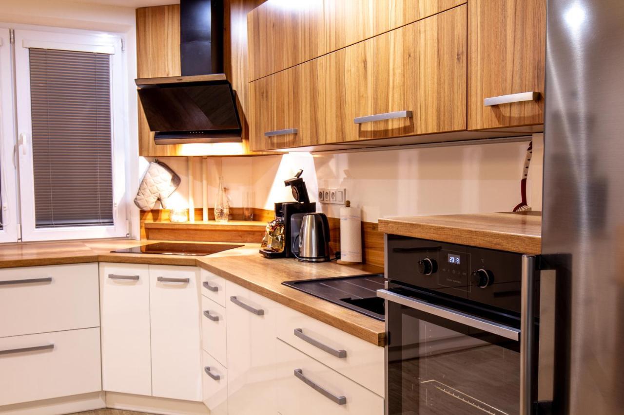 Modern Apartment Клатови Экстерьер фото