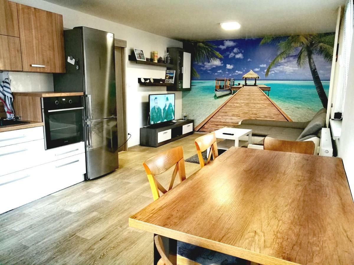Modern Apartment Клатови Экстерьер фото